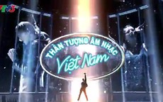 Chết cười với màn 'tra tấn' BGK của thí sinh Vietnam Idol 2013